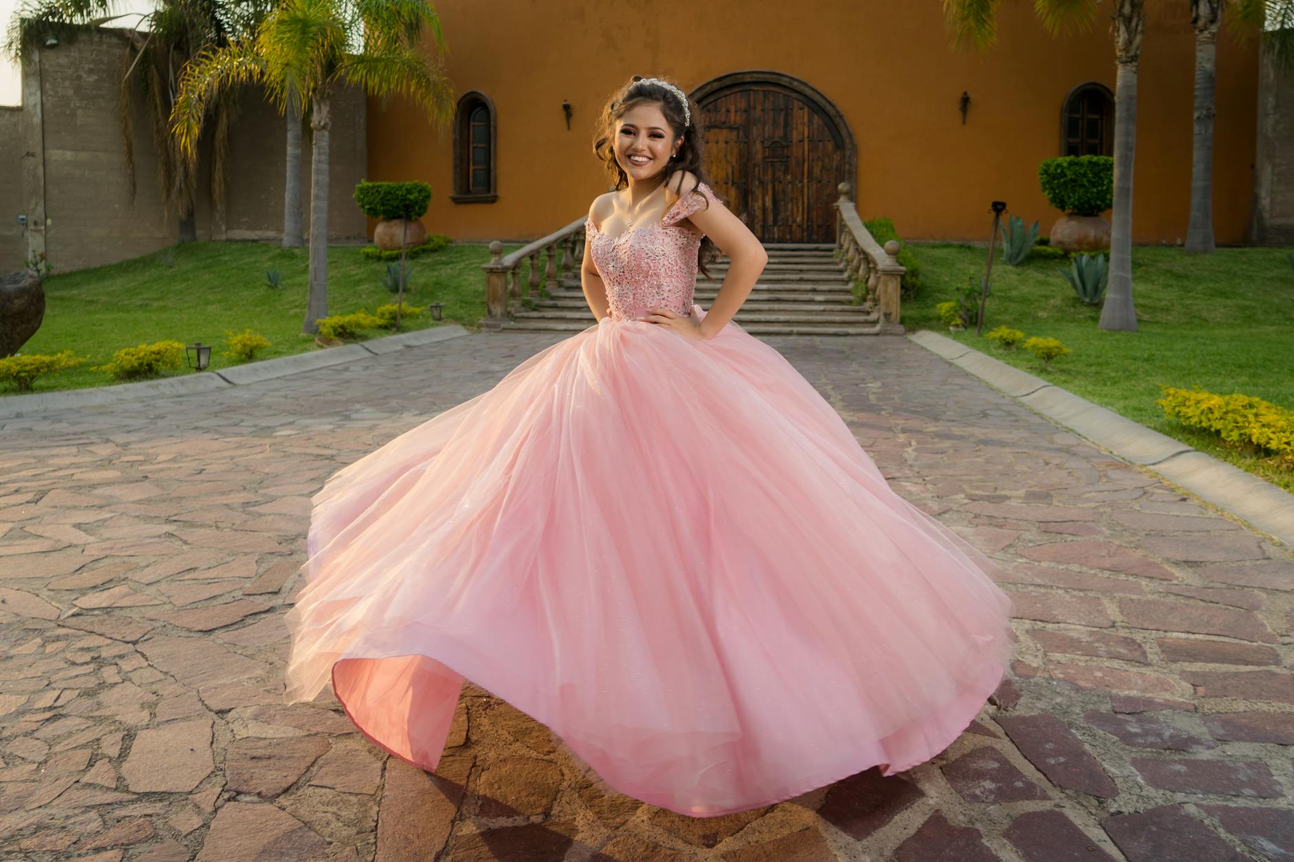 クルーズ船フォーマルナイト対応！TPO別ドレス選びガイド